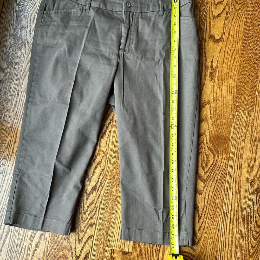 St. John’s Bay Capri Pant, Size 12 - Picture 3 of 7